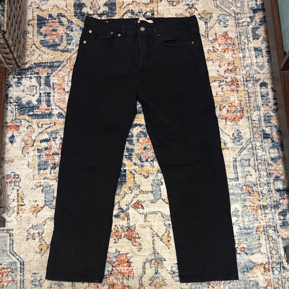 Levi's Women's Black wedgie straight Ankle Jeans